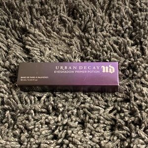 Urban Decay eyeshadow primer potion